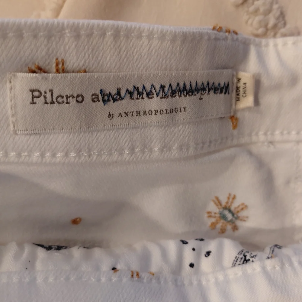 Anthropologie White Starburst Embroidered Jean Shorts NWOT - Picture 10 of 10